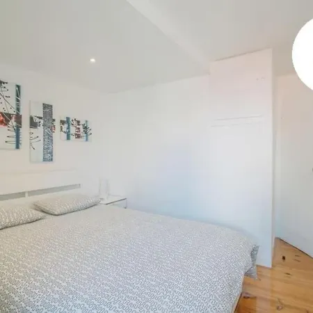 Windows Of Bica-great View Over River Lizbona