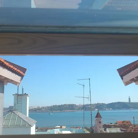Windows Of Bica-great View Over River Apartament Lizbona
