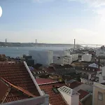 Windows Of Bica-great View Over River Appartement Lissabon
