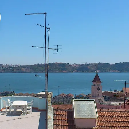 Windows Of Bica-great View Over River * Lissabon
